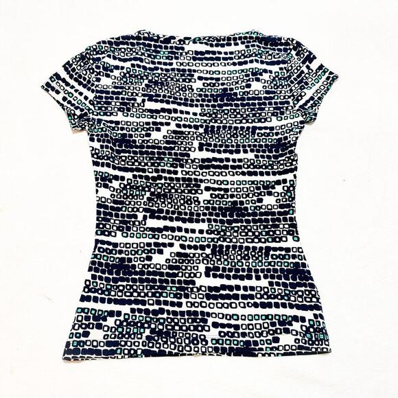 St. John Patterned Geometric V-Neck Short Sleeve Top Black White Blue Size Small - Picture 2 of 5